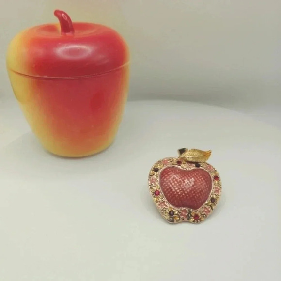 Fashion Apple Brooch Gold Tone Textured w/ Floral Border Teacher - Picture 4 of 11